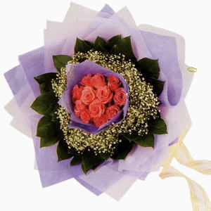 12 adet gül ve elyaflardan   Zonguldak İnternetten çiçek siparişi 