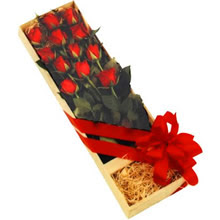kutuda 12 adet kirmizi gül   Zonguldak çiçek yolla 